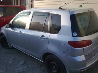 2002 Mazda Demio Pictures