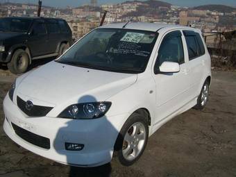 2002 Mazda Demio Photos