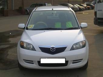 2002 Mazda Demio Photos