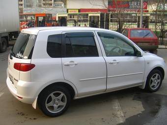2002 Mazda Demio Photos