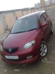 2002 Mazda Demio Pictures
