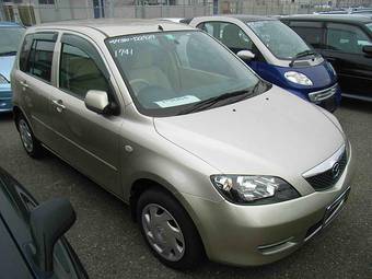 2002 Mazda Demio Pictures