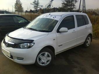 2002 Mazda Demio Photos