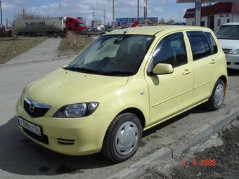 2002 Mazda Demio Images