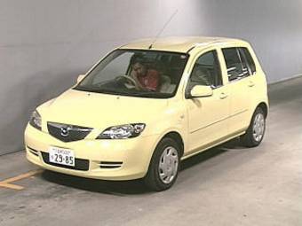 2002 Mazda Demio Photos