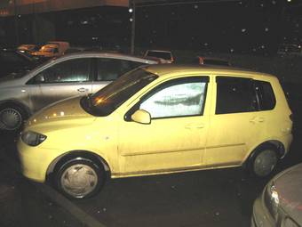2002 Mazda Demio Pictures