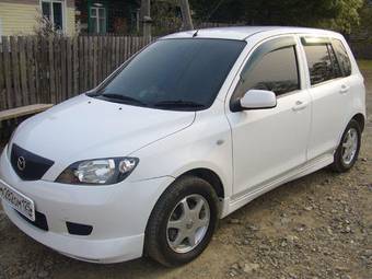 2002 Mazda Demio Pictures