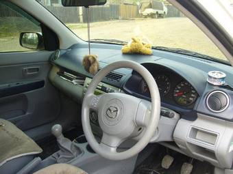 2002 Mazda Demio Pictures