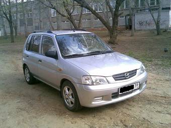 2002 Mazda Demio Photos