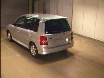 2002 Mazda Demio Pictures
