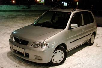 2002 Mazda Demio Photos