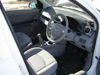 2002 Mazda Demio Images