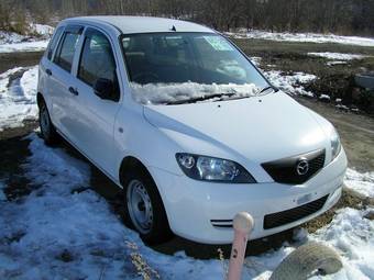 2002 Mazda Demio Photos