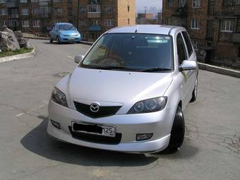 2002 Mazda Demio Photos