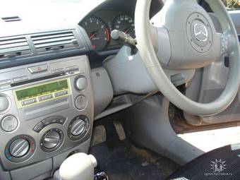 2002 Mazda Demio Pictures