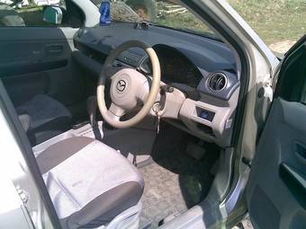 2002 Mazda Demio Photos
