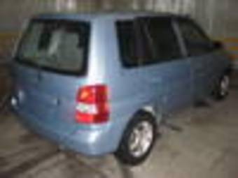 2002 Mazda Demio Pictures