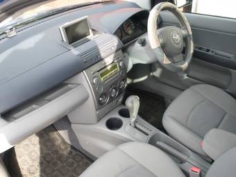 2002 Mazda Demio Photos