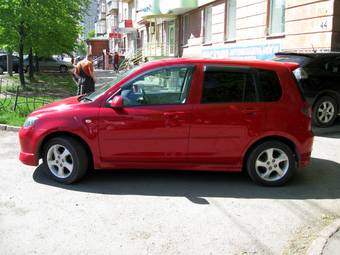 2002 Mazda Demio Pictures