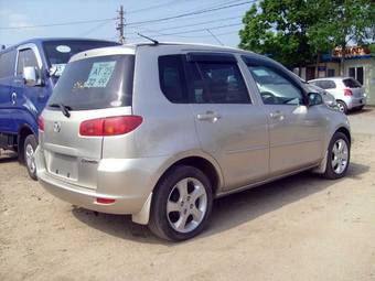 2002 Mazda Demio Photos