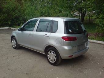 2002 Mazda Demio Photos