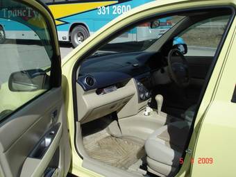 2002 Mazda Demio Pictures