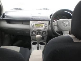 2002 Mazda Demio Photos