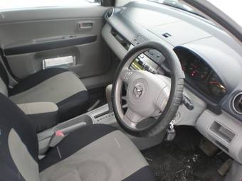 2002 Mazda Demio Pictures