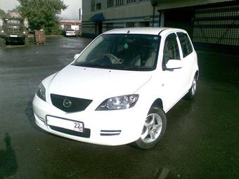 2002 Mazda Demio Photos