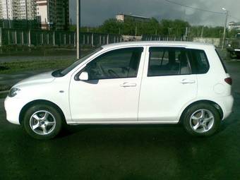 2002 Mazda Demio Pictures