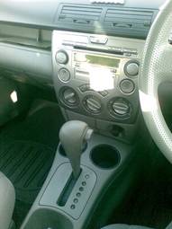 2002 Mazda Demio Images