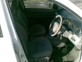 2002 Mazda Demio Pictures