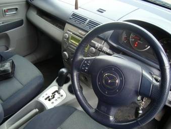 2002 Mazda Demio Photos