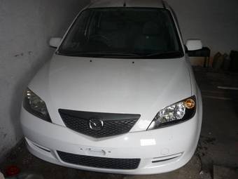 2002 Mazda Demio Pictures