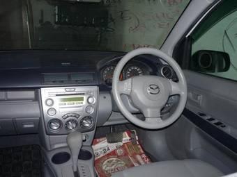 2002 Mazda Demio Pictures