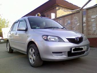 2002 Mazda Demio Photos