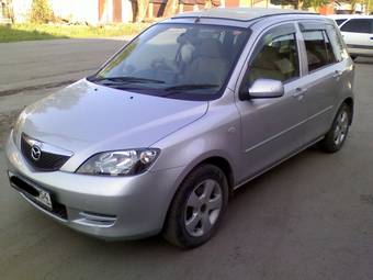 2002 Mazda Demio Photos