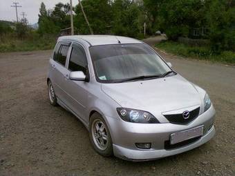 2002 Mazda Demio Photos