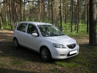 2002 Mazda Demio Pictures