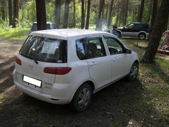 2002 Mazda Demio Photos