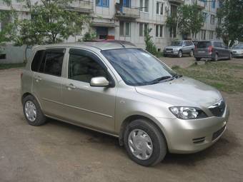 2002 Mazda Demio Photos
