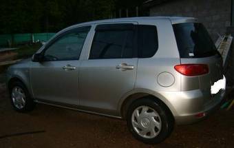 2002 Mazda Demio Pictures