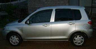2002 Mazda Demio Pics