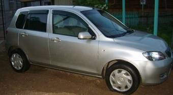 2002 Mazda Demio Pictures