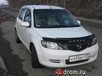2002 Mazda Demio Images