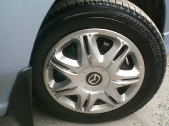 2002 Mazda Demio Pictures