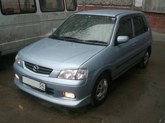 2002 Mazda Demio Photos