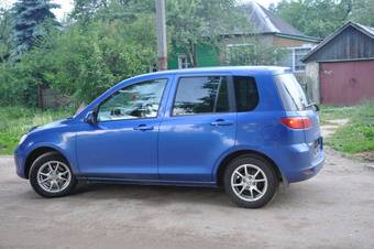 2002 Mazda Demio Photos