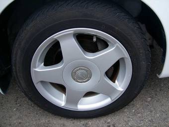 2002 Mazda Demio Photos