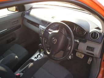 2002 Mazda Demio Pictures